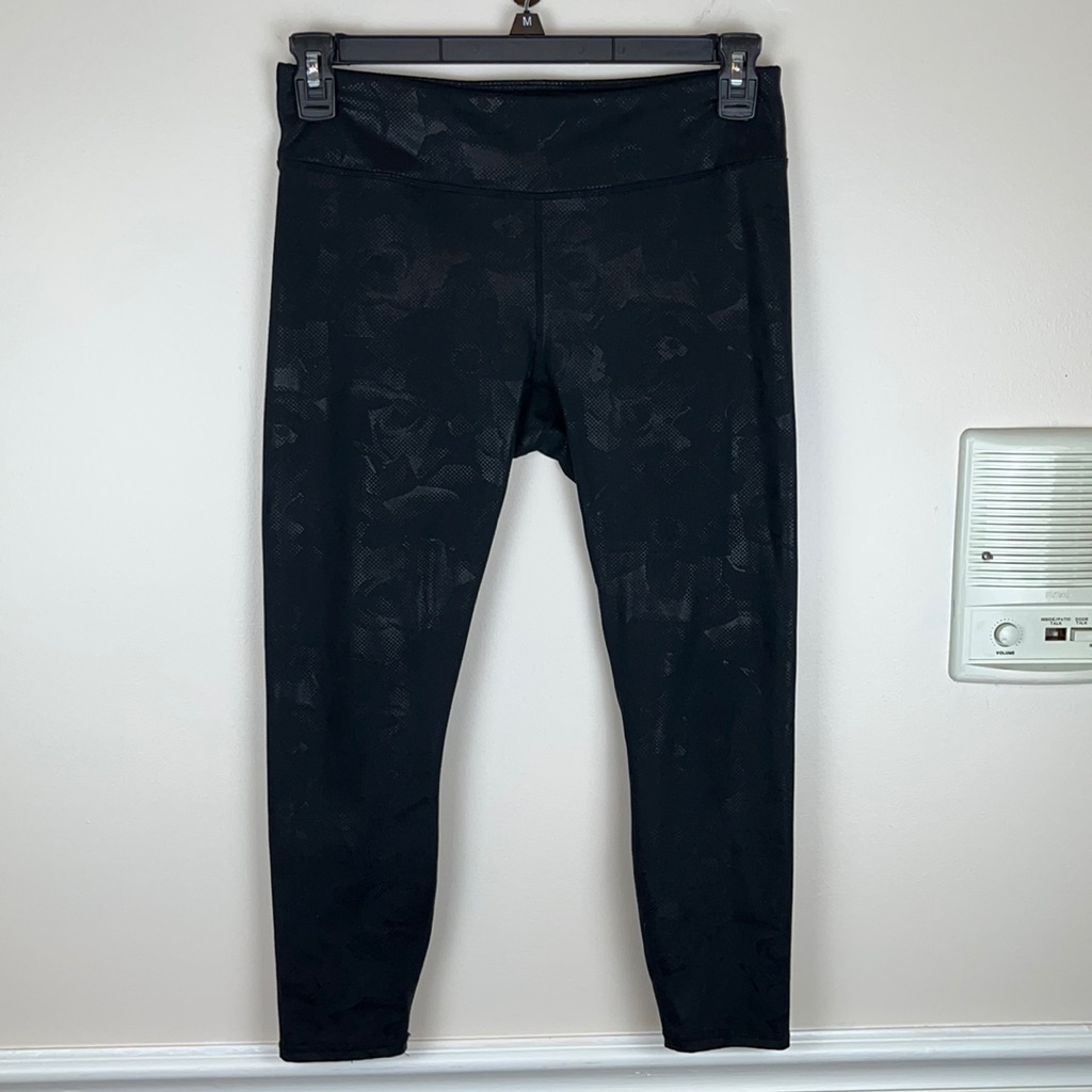 Fabletics Black Cropped Shimmer Print Faux Leather Look Leggings, Size M